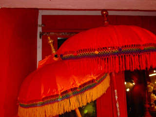 Artisanat, artisanat asiatique, artisanat dAsie, meuble, meuble asiatique, meuble dAsie, cadeau, boutique cadeau, grossiste, vente en gros, chat, Bouddha, Ganesh, statues, statue en bois, objets de dcoration, dcoration, dcoration dintrieur, objets utilitaires, artiste, artisan, Indonsie, Bali, Thalande, Java, Laos, Meuble, table, table basse, armoire, banc, chaise, bibliothque, commode, dressoir, lphant, Shiva, desse, soie tissus, tissage, coton, miroir, luminaire