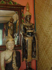 Artisanat, artisanat asiatique, artisanat dAsie, meuble, meuble asiatique, meuble dAsie, cadeau, boutique cadeau, grossiste, vente en gros, chat, Bouddha, Ganesh, statues, statue en bois, objets de dcoration, dcoration, dcoration dintrieur, objets utilitaires, artiste, artisan, Indonsie, Bali, Thalande, Java, Laos, Meuble, table, table basse, armoire, banc, chaise, bibliothque, commode, dressoir, lphant, Shiva, desse, soie tissus, tissage, coton, miroir, luminaire